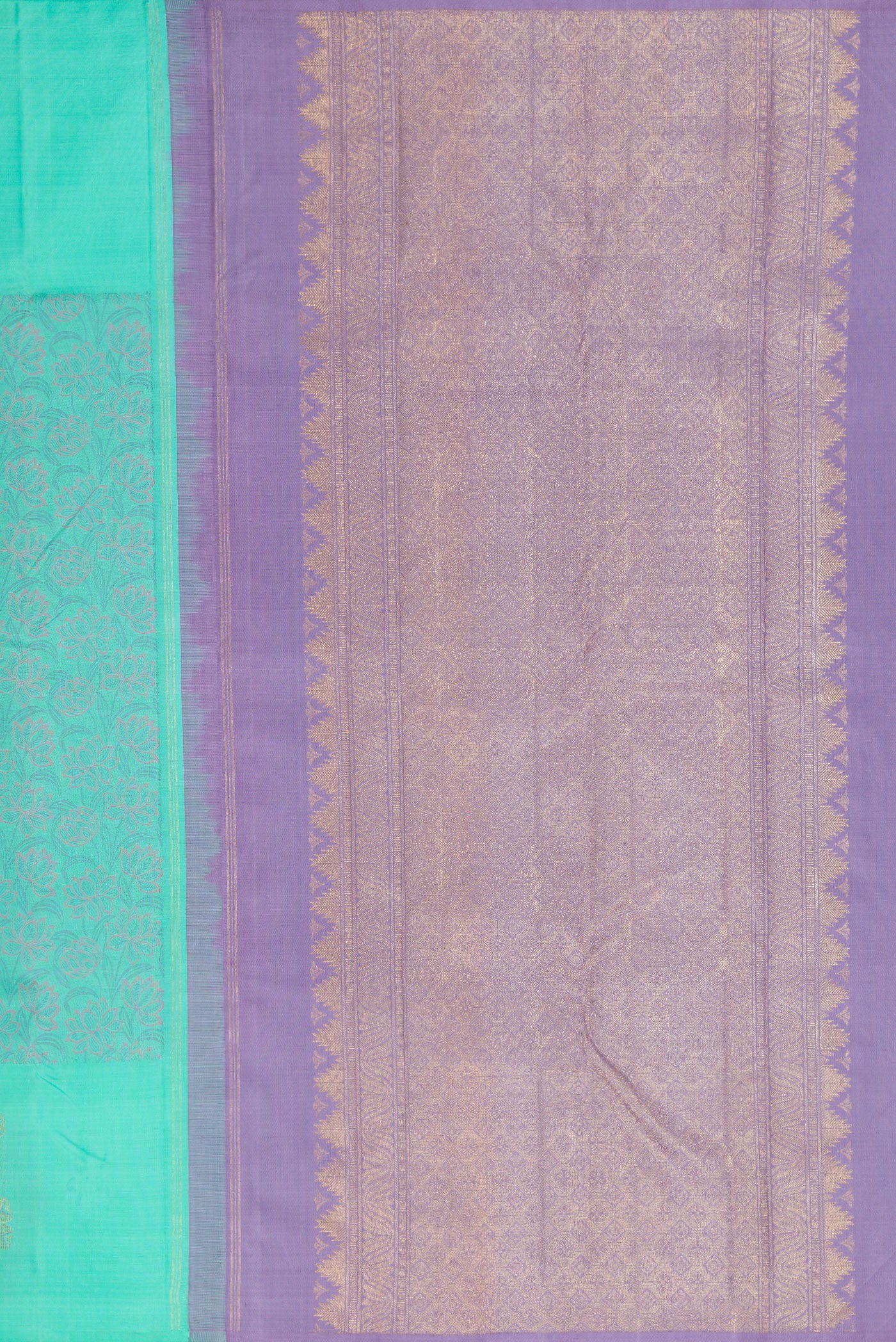 Close up image of the pallu of Sea Green Dual Tone Kanchipuram Silk Saree with Jacquard design on the body and Fancy Border. 