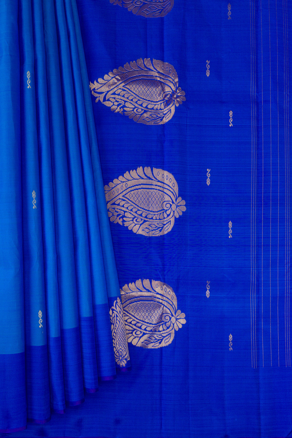 Pleats and pallu of Blue Kanchipuram Silk Saree with Zari Butta on the body and Fancy Border. 