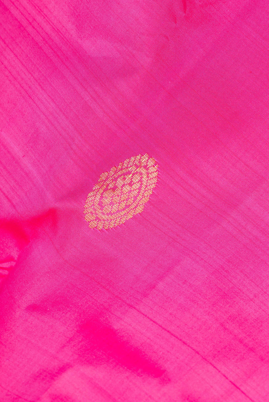 Close up of Pure Silk Pink Dual Tone Kanchipuram Saree with Zari Butta on the body and Fancy Border.  displaying folds
