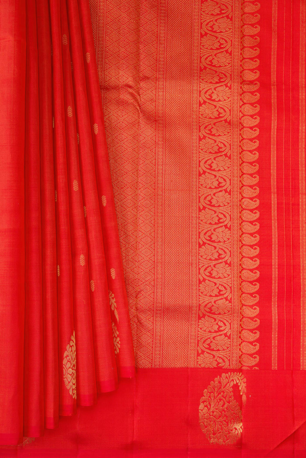 Pleats and pallu of Red Kanchipuram Silk Saree with Zari Butta on the body and Without Border. 