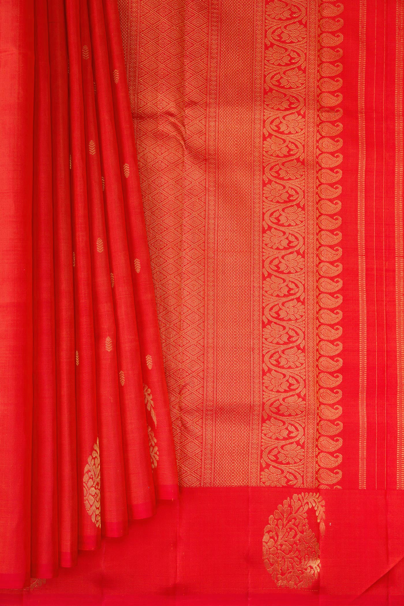 Pleats and pallu of Red Kanchipuram Silk Saree with Zari Butta on the body and Without Border. 