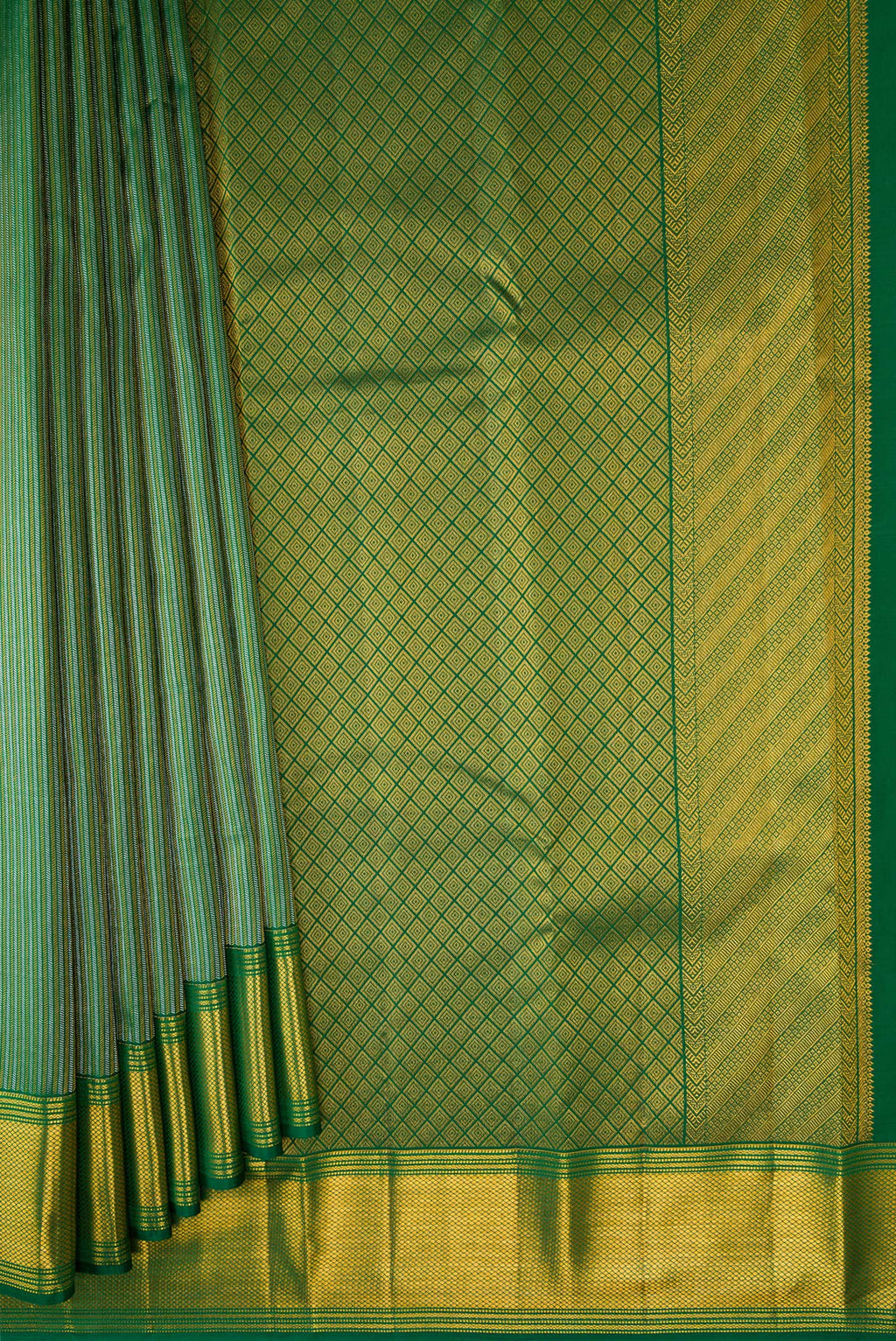 Pleats and pallu of Bottle Green Kanchipuram Silk Saree with Zari Brocade on the body and Zari Border. 