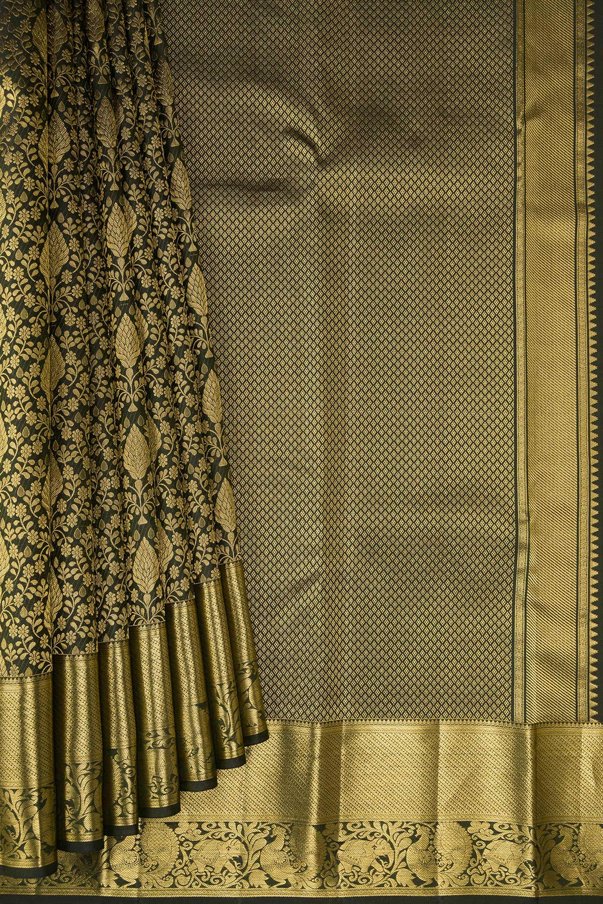 Pleats and pallu of Bottle Green Kanchipuram Silk Saree with Zari Brocade on the body and Zari Border. 