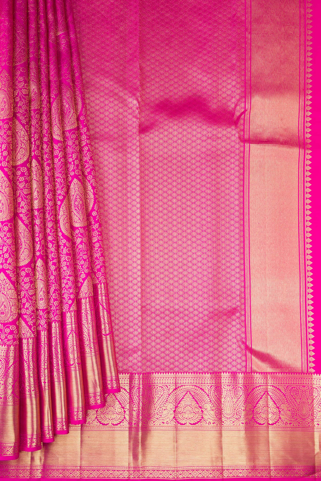 Pleats and pallu of Rani Pink Kanchipuram Silk Saree with Zari Brocade on the body and Zari Border. 