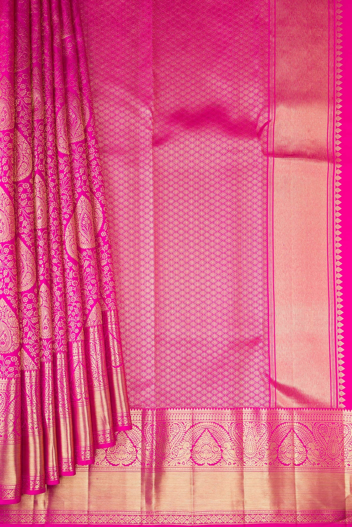 Pleats and pallu of Rani Pink Kanchipuram Silk Saree with Zari Brocade on the body and Zari Border. 