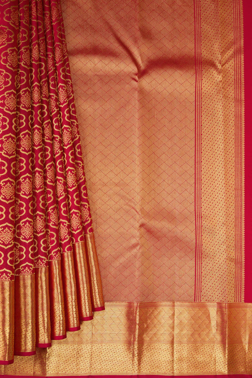 Pleats and pallu of Maroon Kanchipuram Silk Saree with Zari Brocade on the body and Zari Border. 