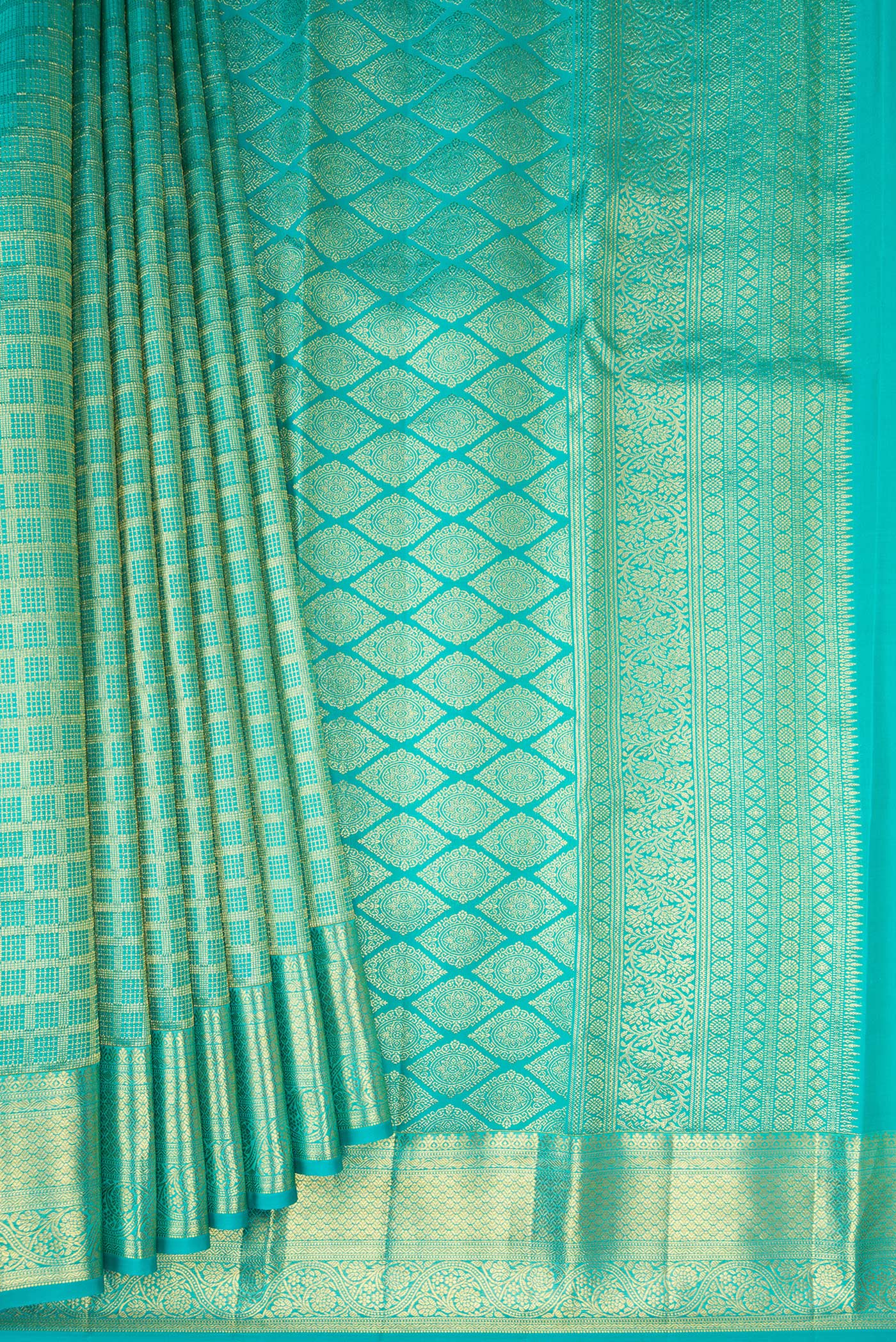 Pleats and pallu of Sky Blue Kanchipuram Silk Saree with Zari Brocade on the body and Zari Border. 