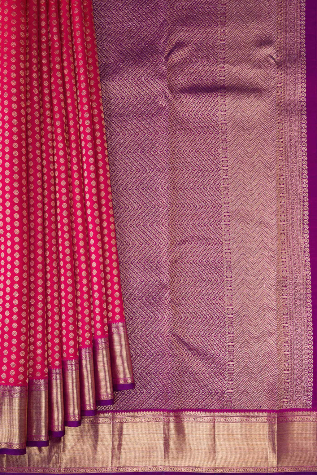 Pleats and pallu of Dark Pink Kanchipuram Silk Saree with Zari Brocade on the body and Zari Border. 