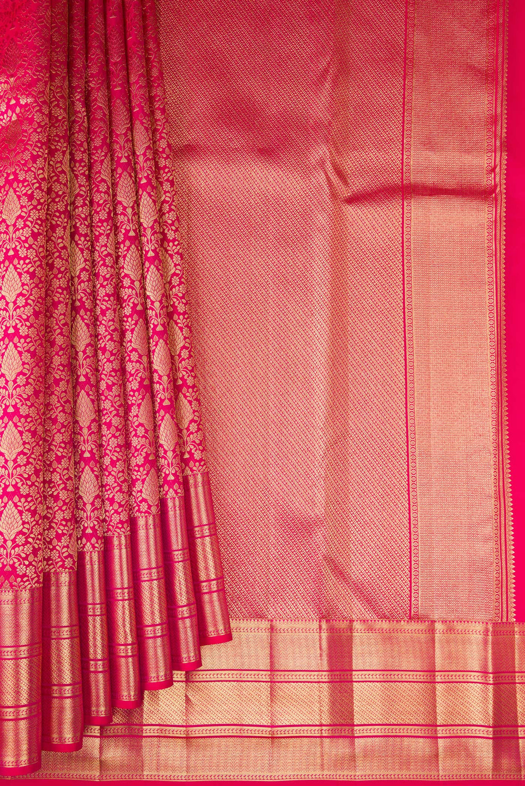 Pleats and pallu of Dark Pink Kanchipuram Silk Saree with Zari Brocade on the body and Zari Border. 
