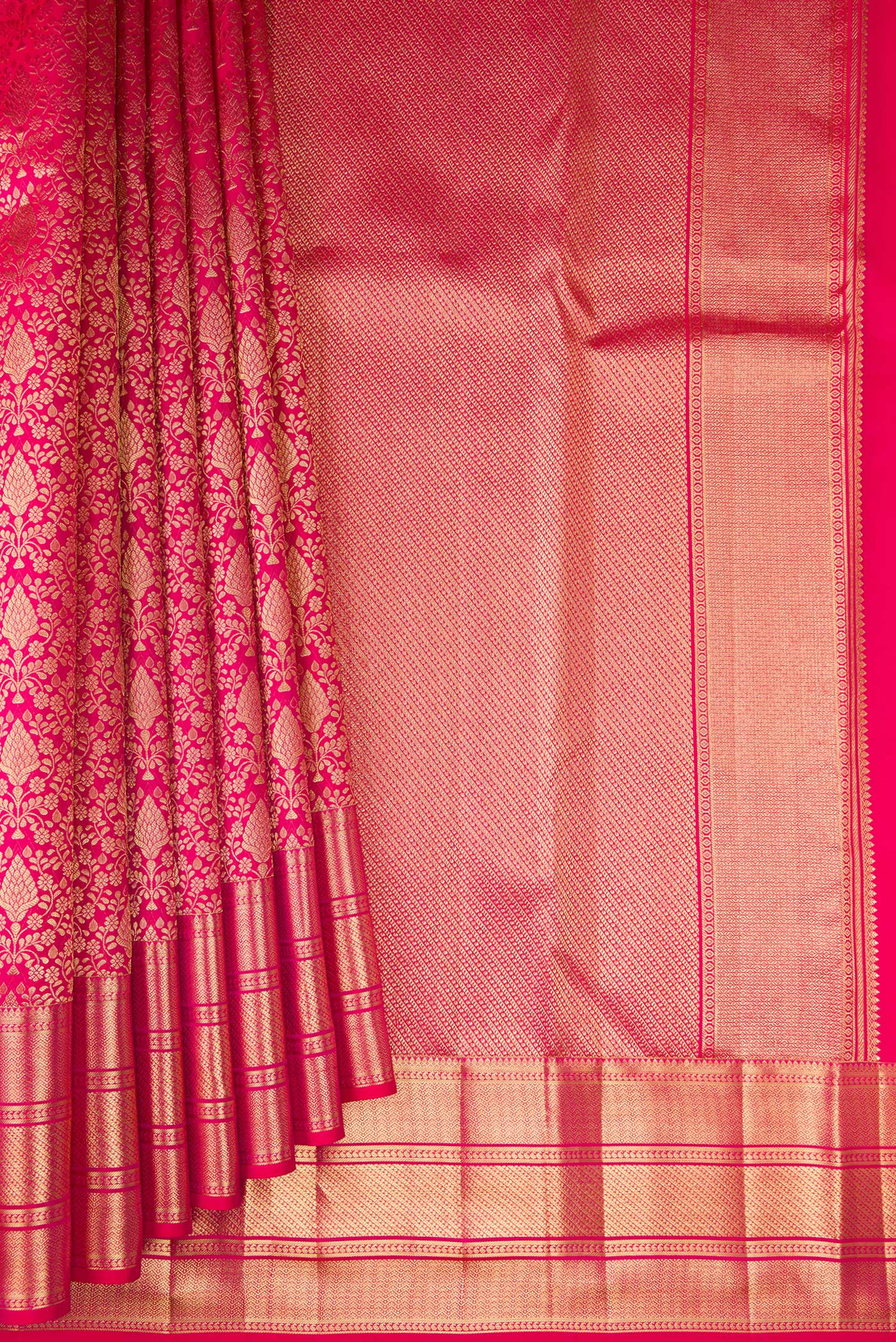 Pleats and pallu of Dark Pink Kanchipuram Silk Saree with Zari Brocade on the body and Zari Border. 