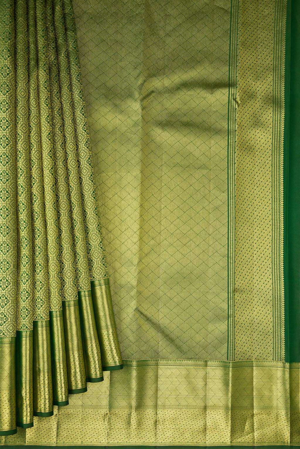 Pleats and pallu of Bottle Green Kanchipuram Silk Saree with Zari Brocade on the body and Zari Border. 