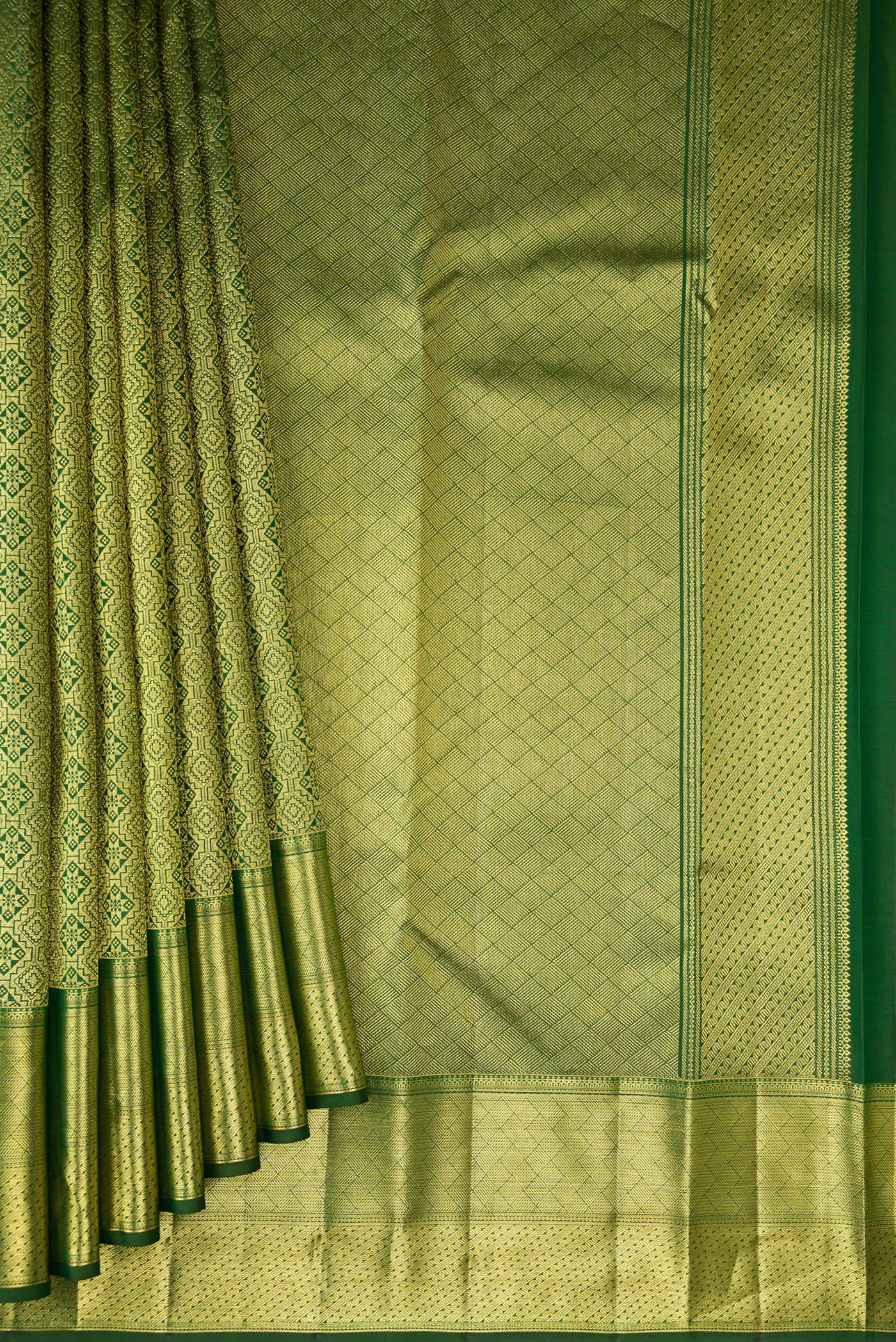Pleats and pallu of Bottle Green Kanchipuram Silk Saree with Zari Brocade on the body and Zari Border. 