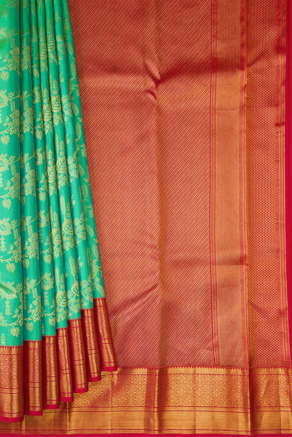 Pleats and pallu of Green Kanchipuram Silk Saree with Zari Brocade on the body and Zari Border. 
