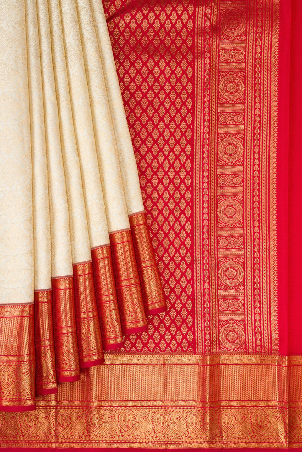 Pleats and pallu of Off White Kanchipuram Silk Saree with Zari Brocade on the body and Zari Border. 