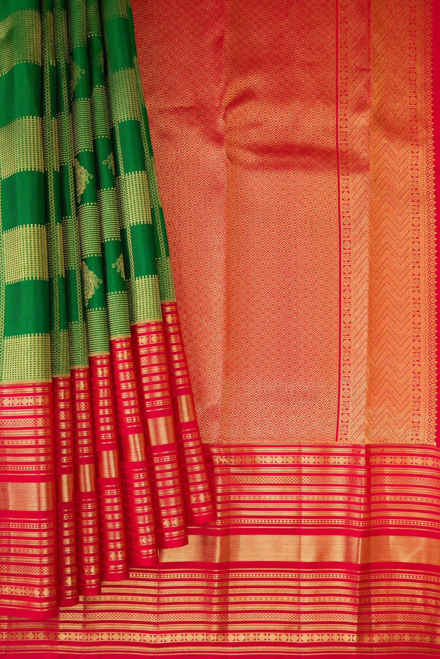 Pleats and pallu of Green Kanchipuram Silk Saree with Zari Brocade on the body and Zari Border. 