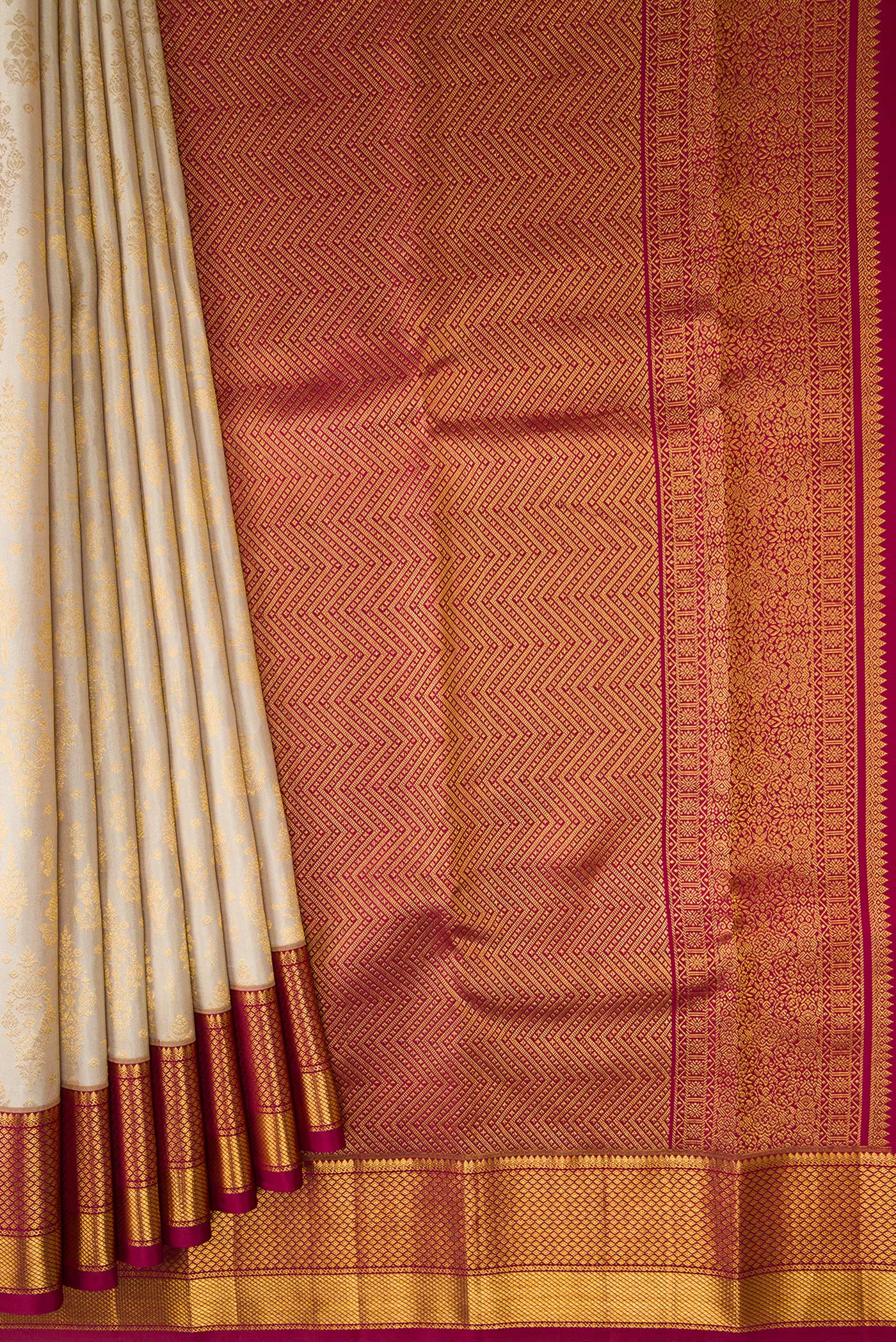 Pleats and pallu of Beige Kanchipuram Silk Saree with Zari Brocade on the body and Zari Border. 