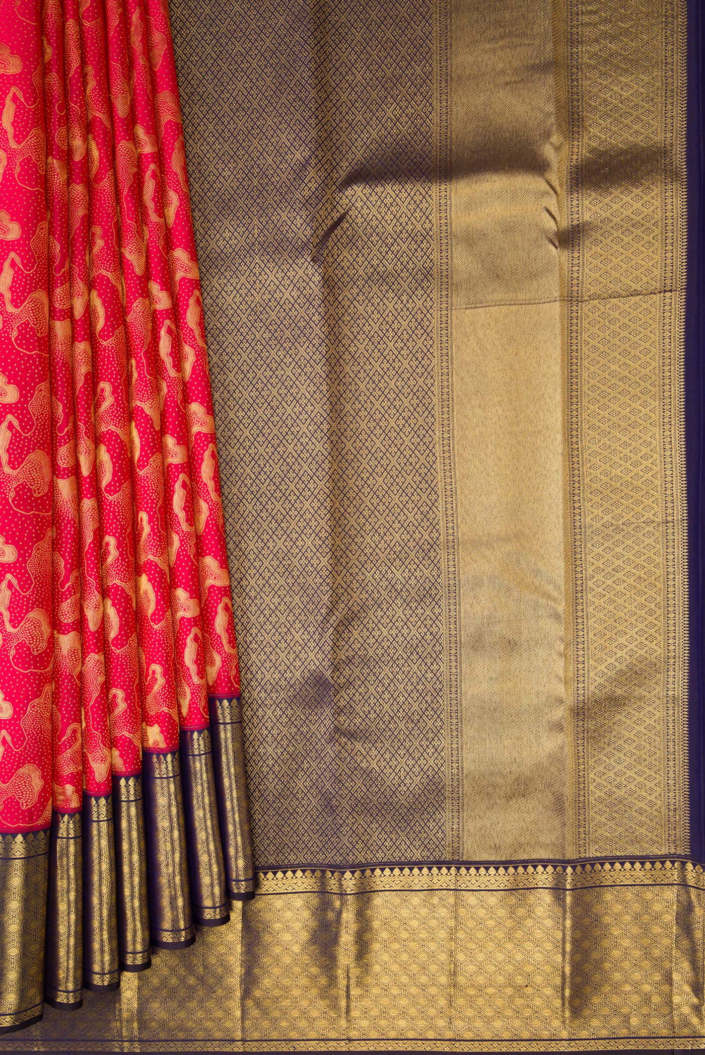 Pleats and pallu of Dark Pink Kanchipuram Silk Saree with Zari Brocade on the body and Zari Border. 