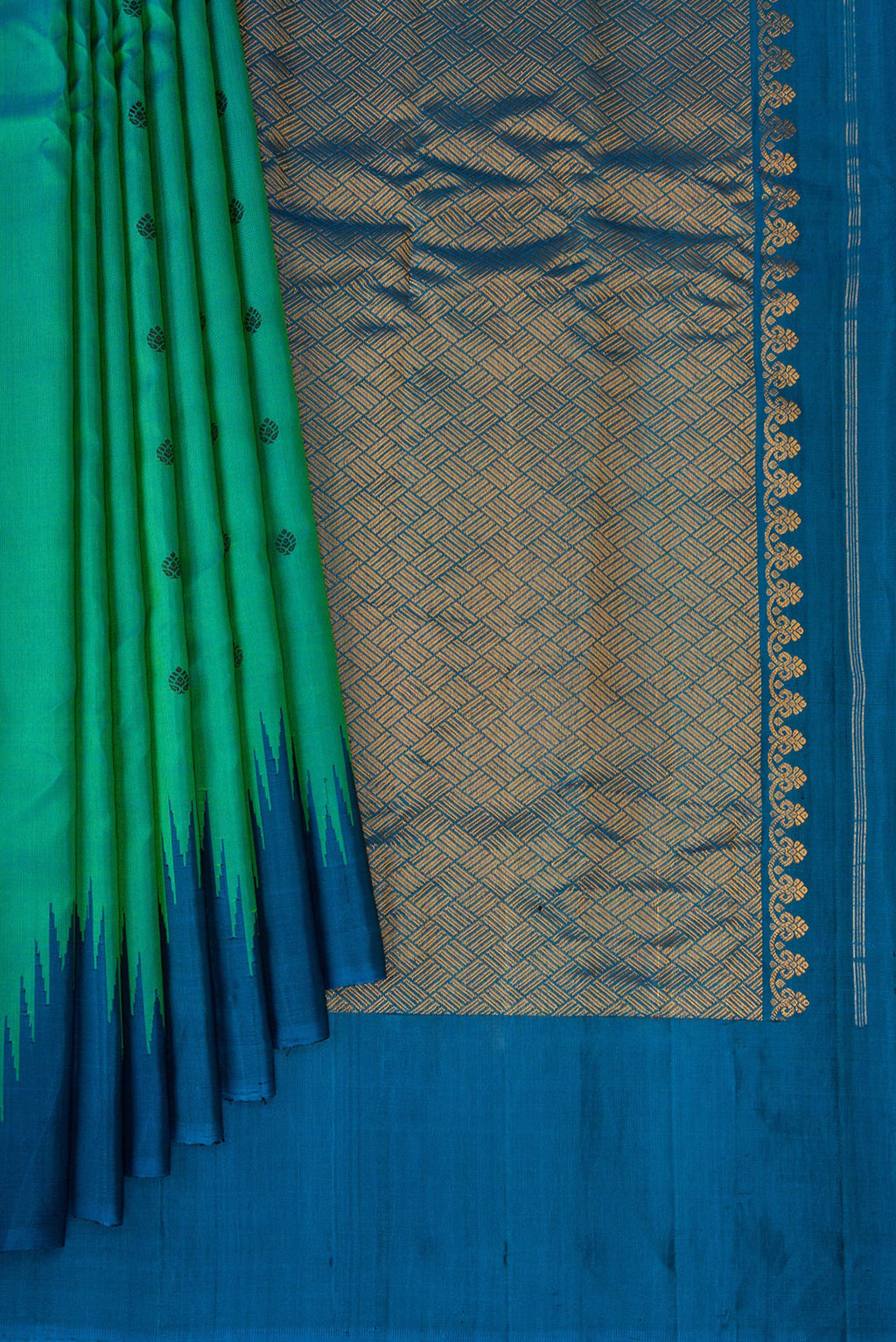 Pleats and pallu of Sea Green Dual Tone Gadwal Silk Saree with Thread Butta on the body and Temple Border. 