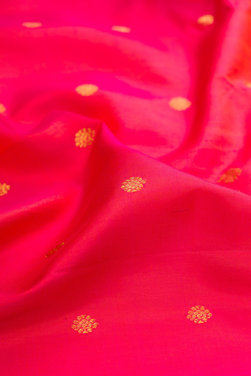 Close up of Dark Pink Dual Tone Gadwal Silk Saree with Zari Butta on the body and Zari Border.  displaying folds