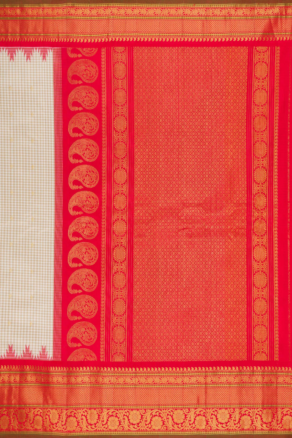 Close up image of the pallu of Cream Gadwal Silk Saree with Checked design on the body and Temple Border. 