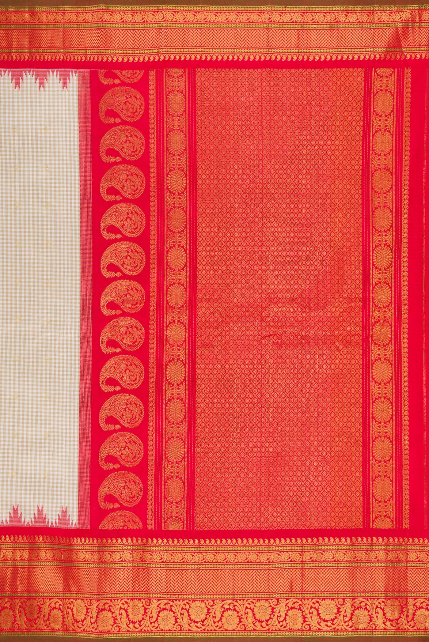Close up image of the pallu of Cream Gadwal Silk Saree with Checked design on the body and Temple Border. 