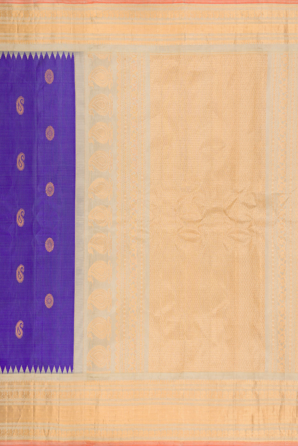 Close up image of the pallu of Blue Gadwal Silk Saree with Zari Butta on the body and Zari Border. 