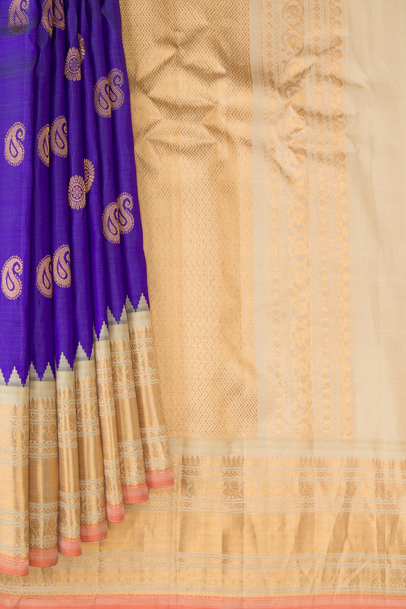 Pleats and pallu of Blue Gadwal Silk Saree with Zari Butta on the body and Zari Border. 