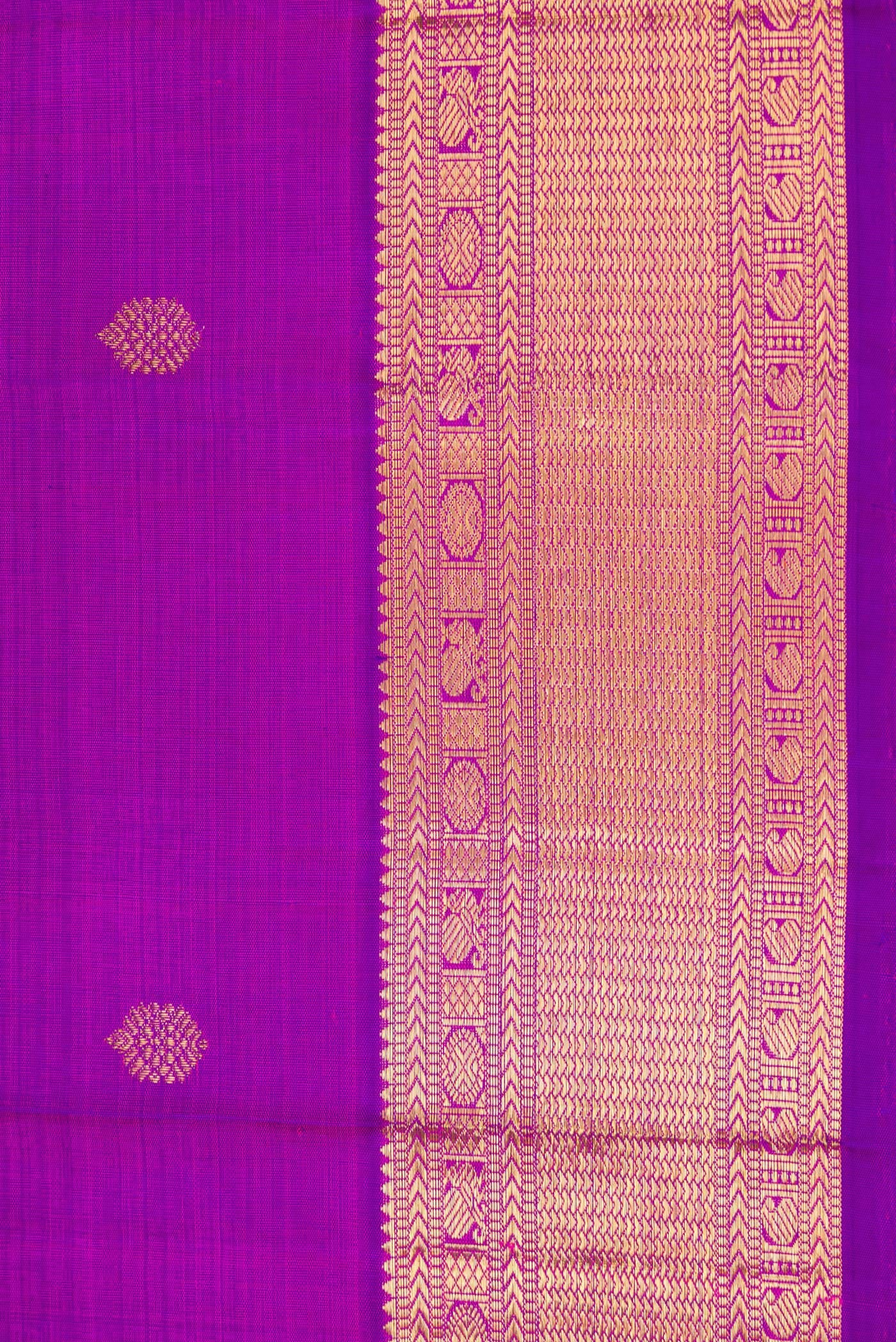 Border image of Pure Silk Pure Zari Magenta Dual Tone Kanjivaram Saree with Zari Butta on the body and Zari Border. 