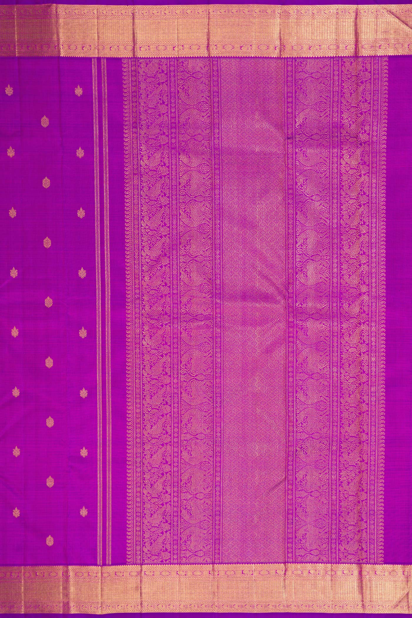 Close up image of the pallu of Pure Silk Pure Zari Magenta Dual Tone Kanjivaram Saree with Zari Butta on the body and Zari Border. 