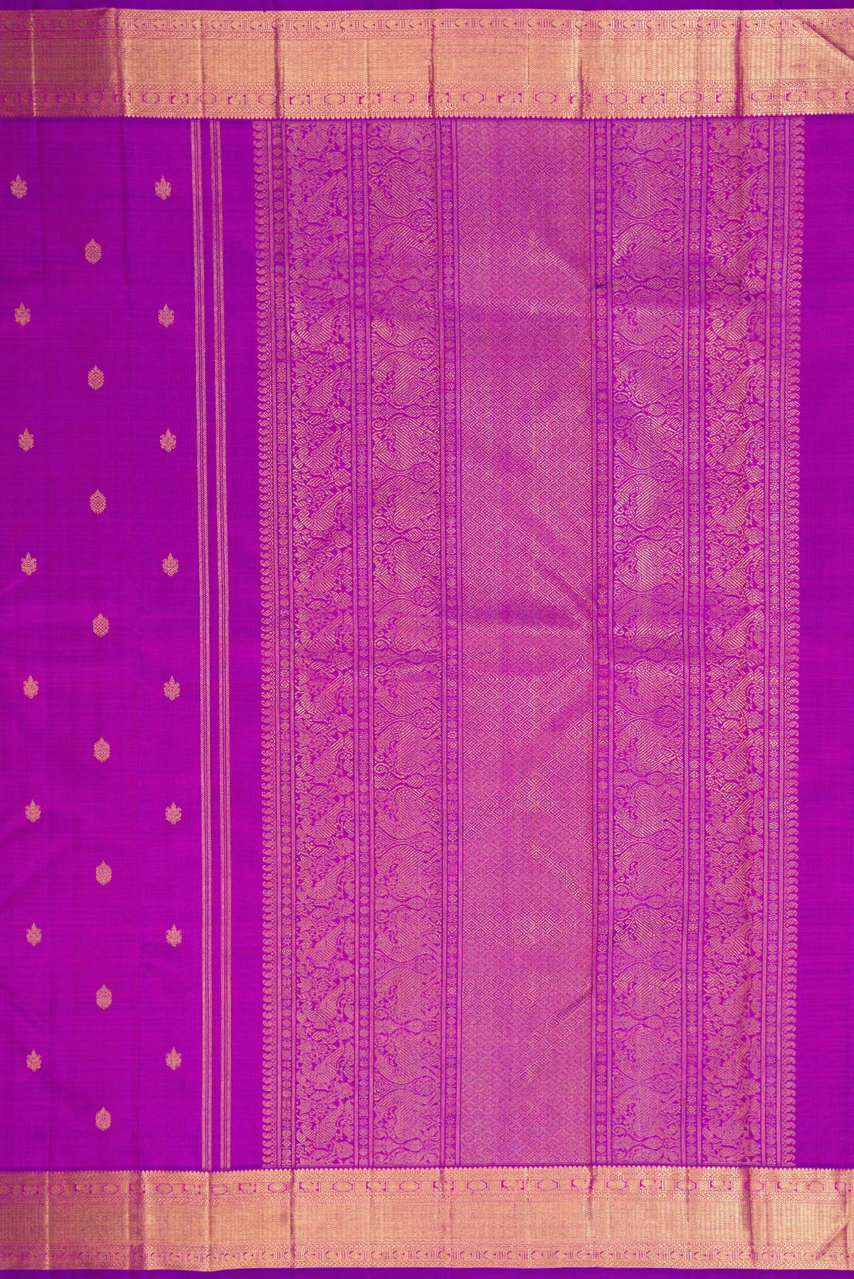 Close up image of the pallu of Pure Silk Pure Zari Magenta Dual Tone Kanjivaram Saree with Zari Butta on the body and Zari Border. 