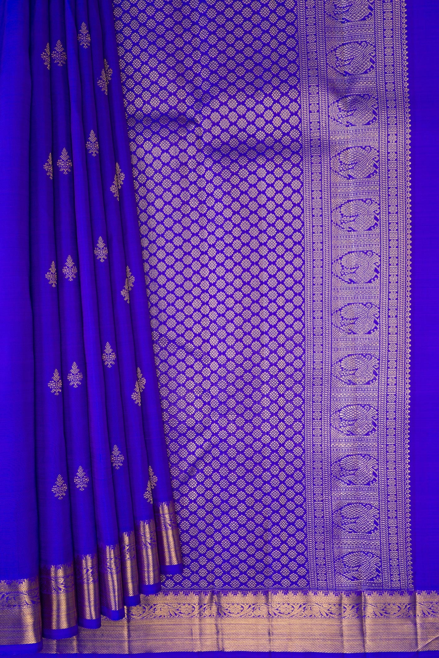 Pleats and pallu of Pure Silk Pure Zari Royal Blue Dual Tone Kanjivaram Saree with Zari Butta on the body and Zari Border. 