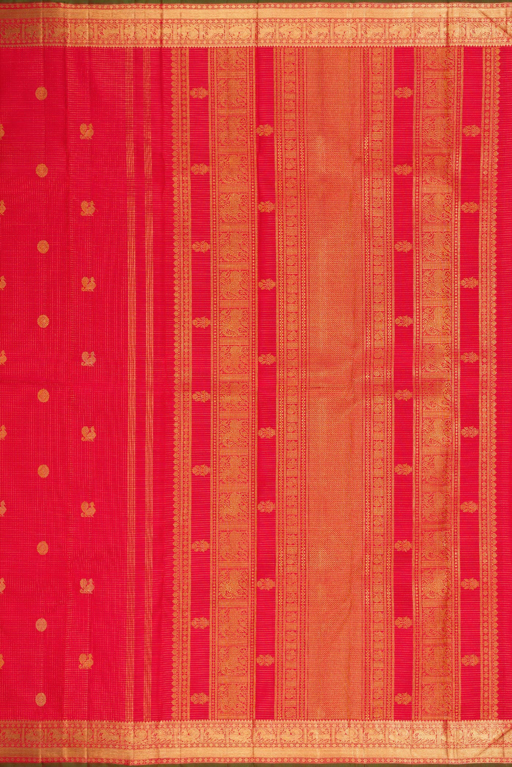 Close up image of the pallu of Pure Silk Pure Zari Dark Pink Dual Tone Kanjivaram Saree with Checked design on the body and Zari Border. 
