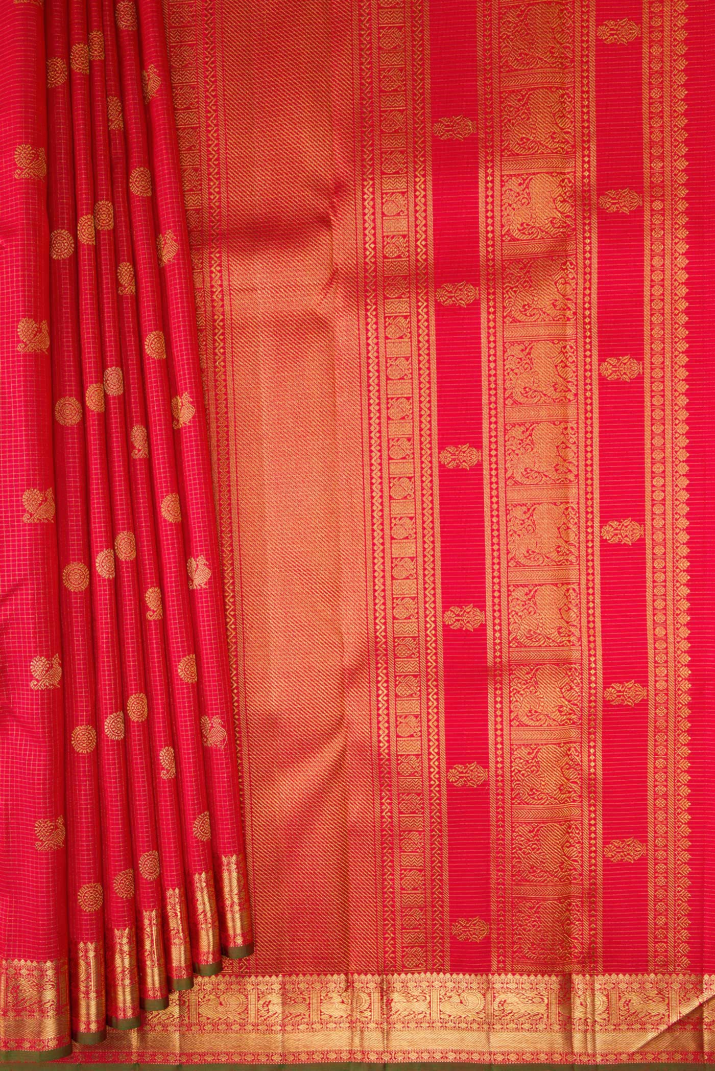 Pleats and pallu of Pure Silk Pure Zari Dark Pink Dual Tone Kanjivaram Saree with Checked design on the body and Zari Border. 
