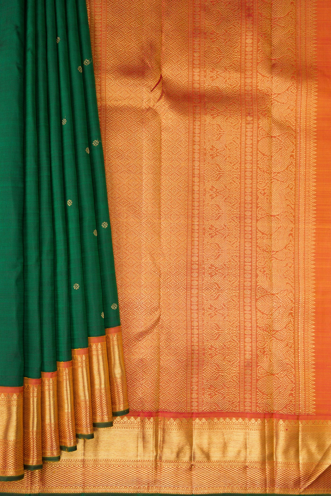 Pleats and pallu of Pure Silk Pure Zari Green Dual Tone Kanjivaram Saree with Zari Butta on the body and Zari Border. 