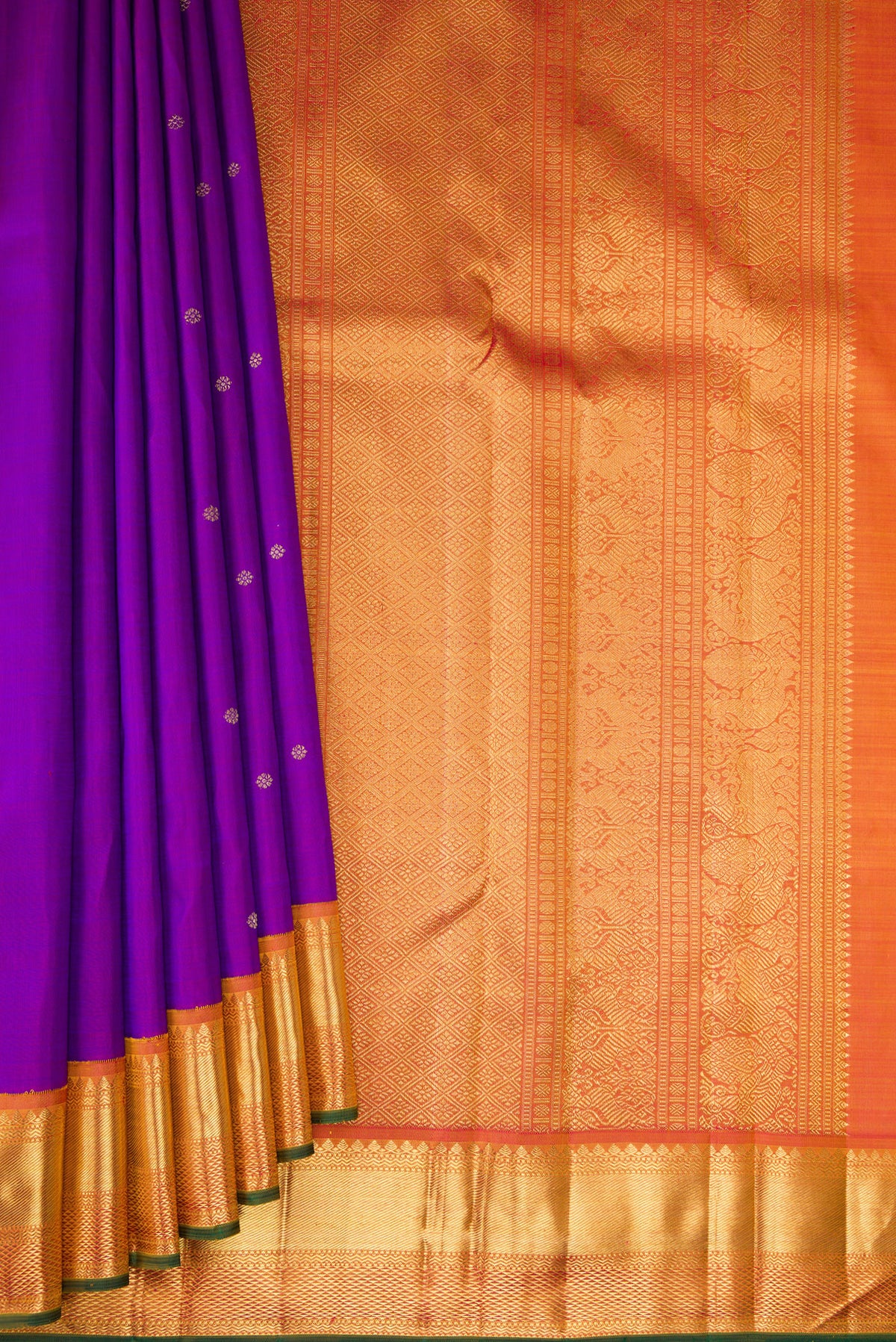Pleats and pallu of Pure Silk Pure Zari Purple Dual Tone Kanjivaram Saree with Zari Butta on the body and Zari Border. 