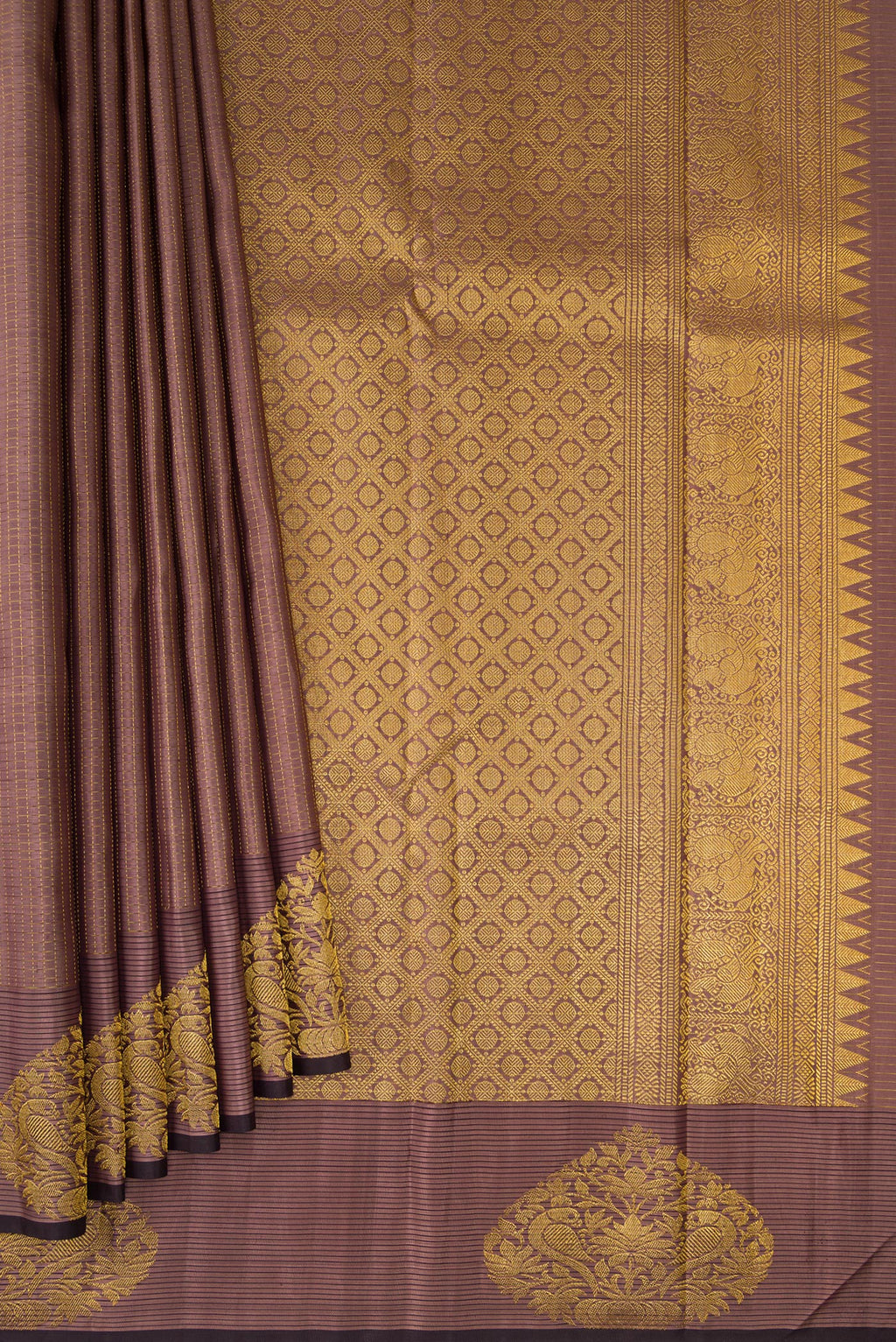 Pleats and pallu of Brown Dual Tone Kanjivaram Silk Saree with Checked design on the body and Zari Border. 
