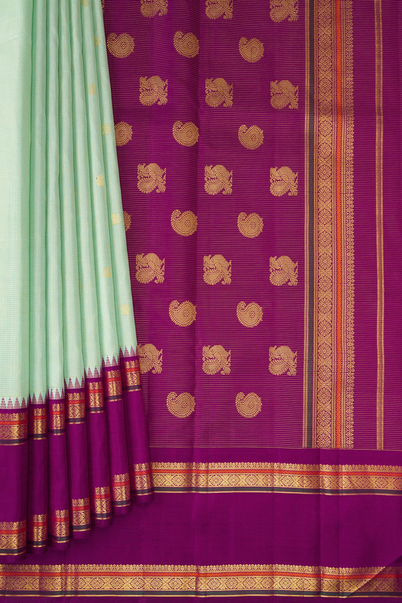 Pleats and pallu of Mint Green Kanchipuram Silk Saree with Checked design on the body and Zari Border. 
