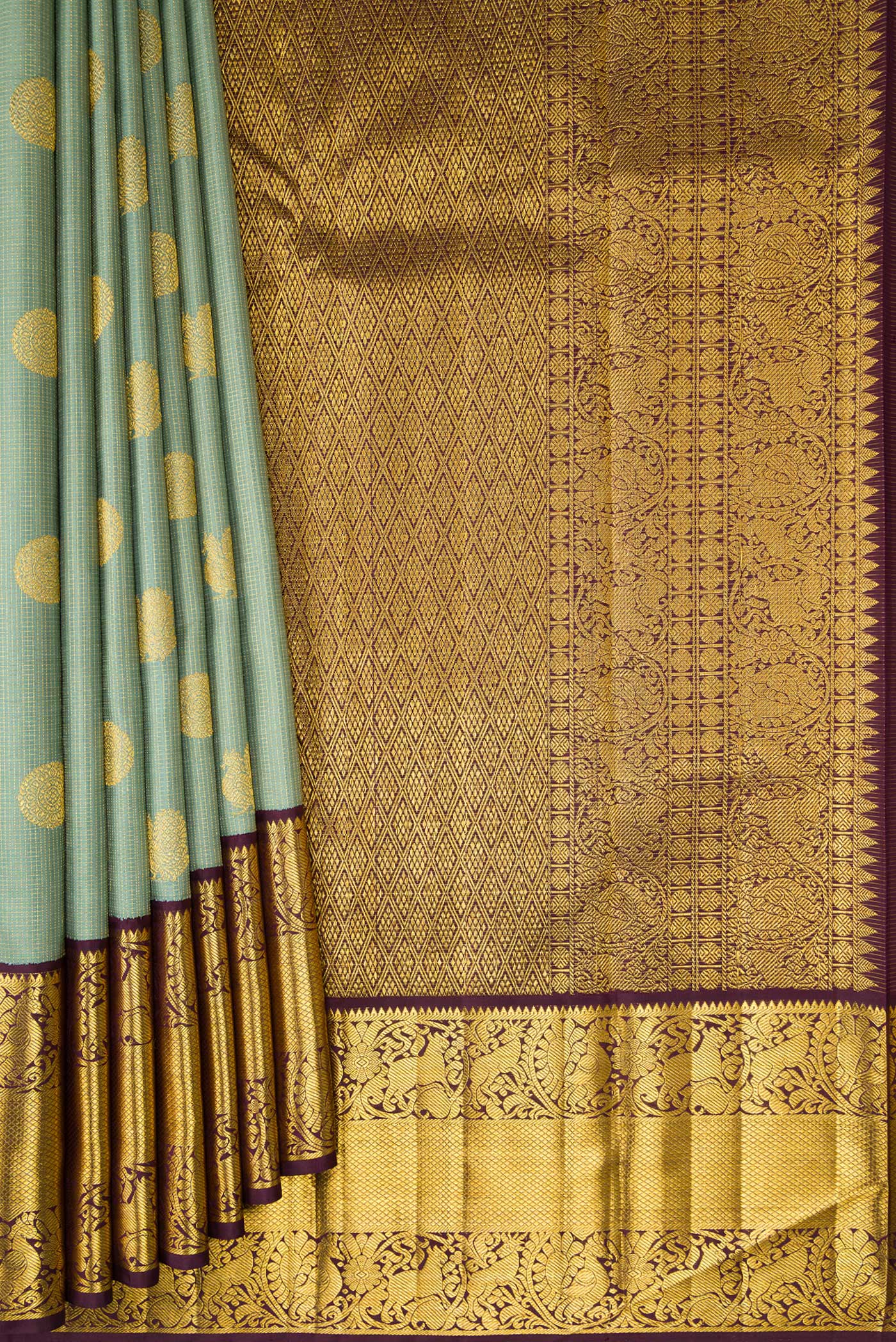 Pleats and pallu of Green Dual Tone Kanchipuram Silk Saree with Checked design on the body and Fancy Border. 
