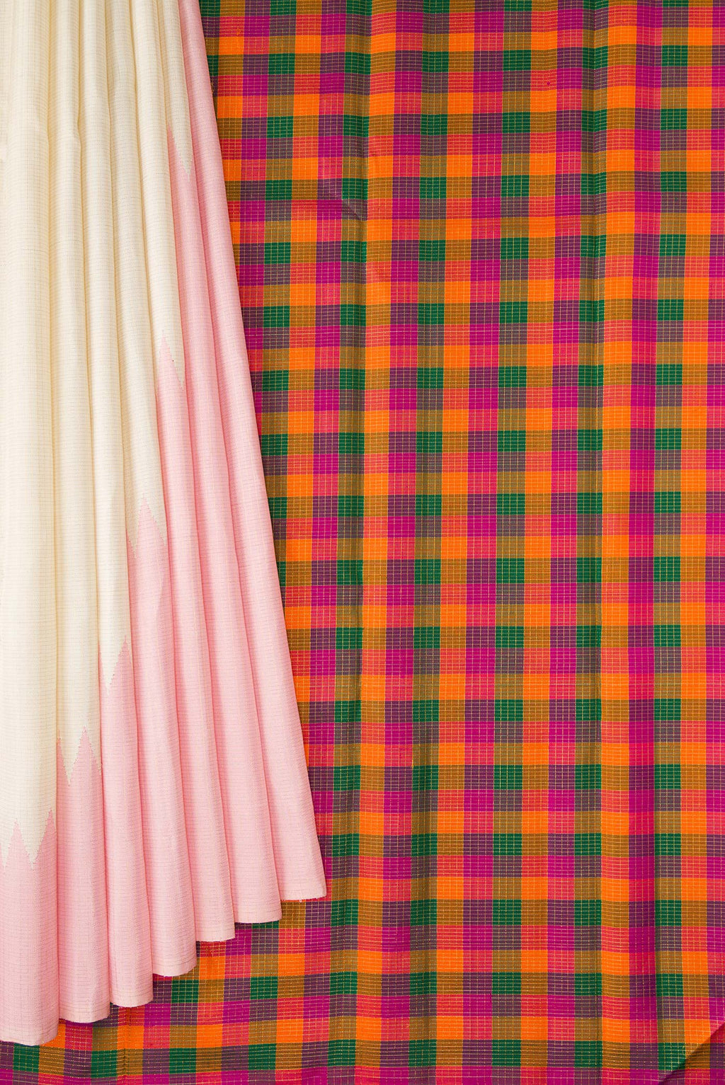 Pleats and pallu of Off White Kanchipuram Silk Saree with Checked design on the body and Rising Temple Border. 