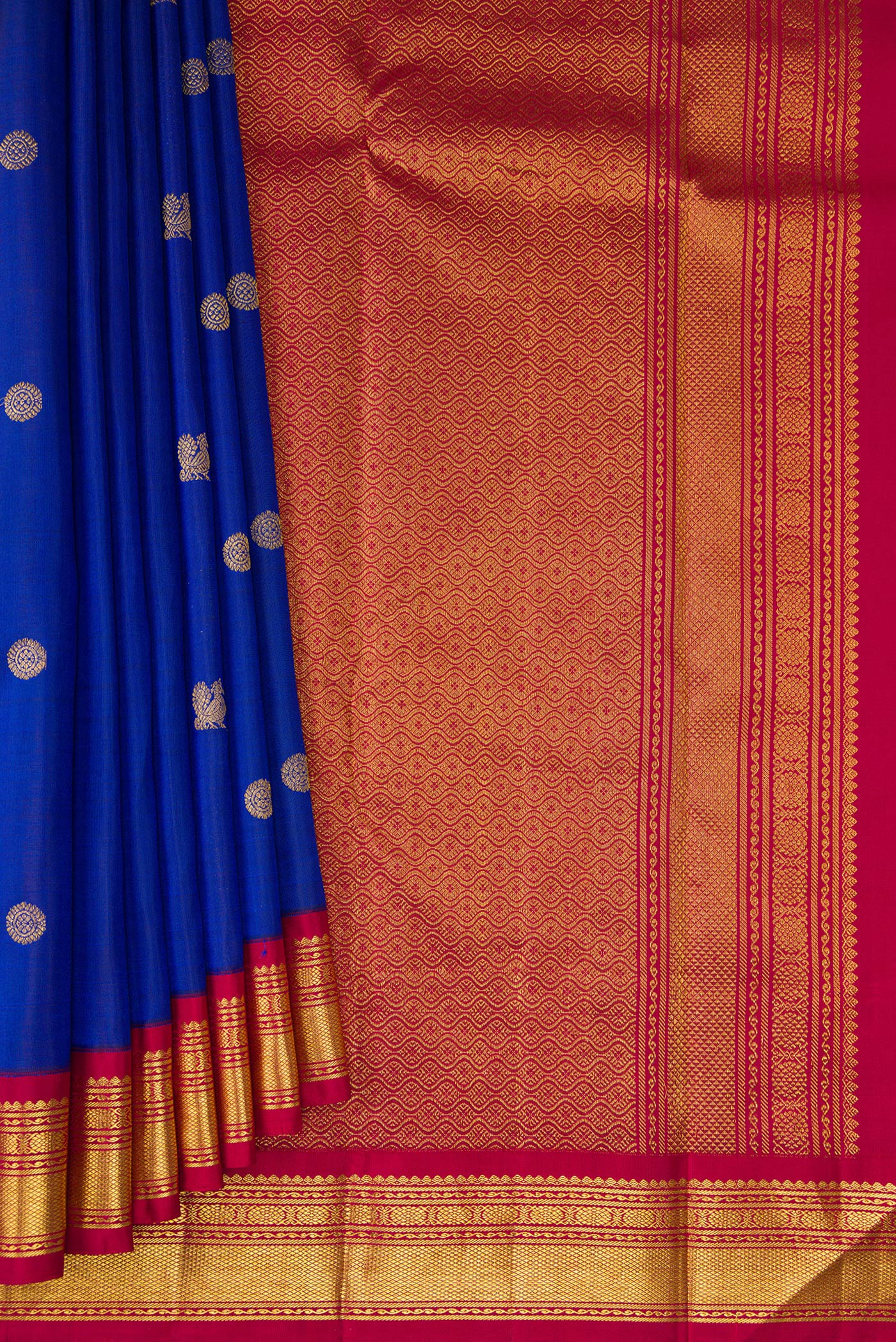 Pleats and pallu of Royal Blue Dual Tone Kanjivaram Silk Saree with Zari Butta on the body and Zari Border. 