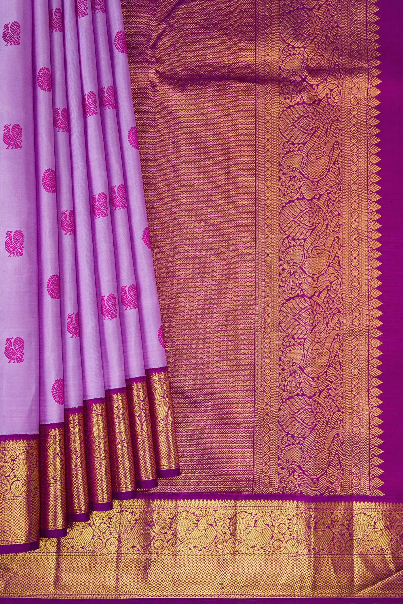 Pleats and pallu of Lavender Dual Tone Kanjivaram Silk Saree with Thread Butta on the body and Zari Border. 