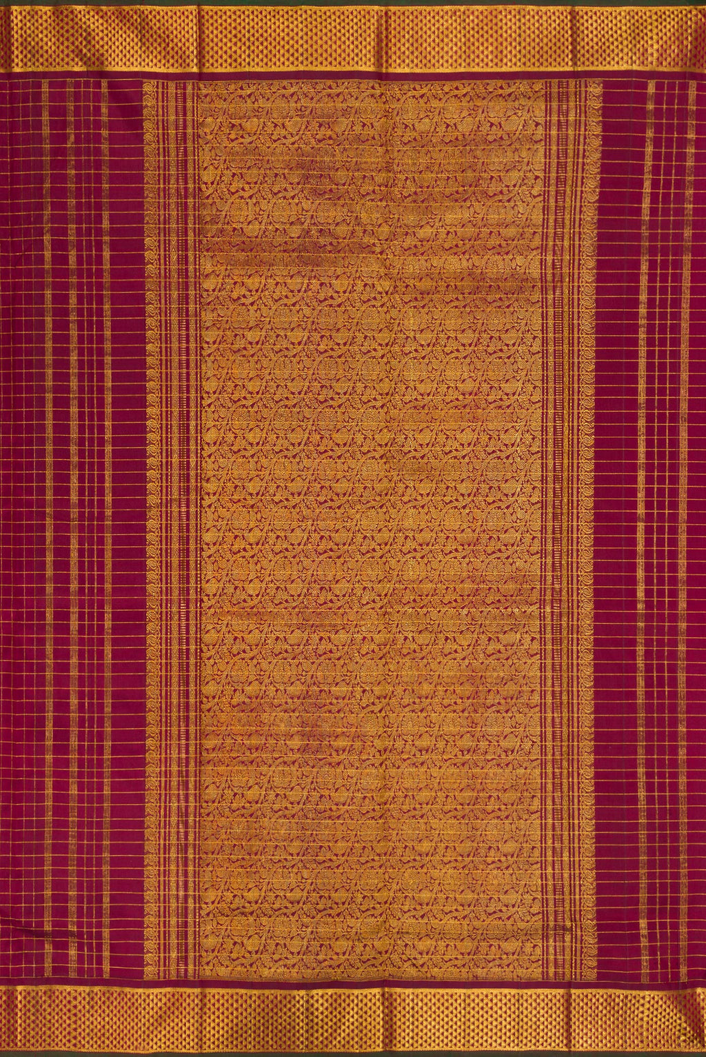 Close up image of the pallu of Pure Silk Maroon Kanchipuram Nine Yards Saree with Checked design on the body and Zari Border. 