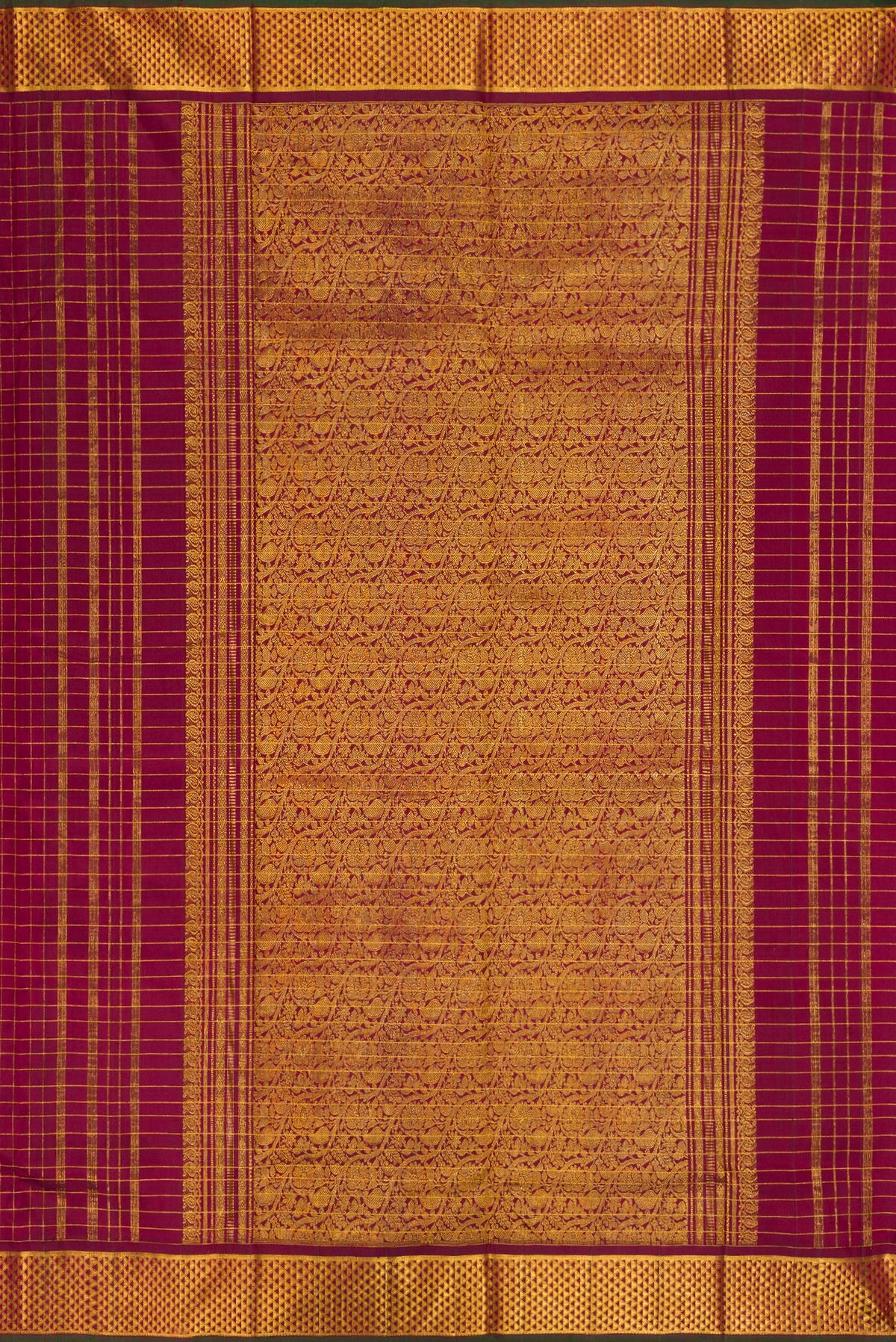 Close up image of the pallu of Pure Silk Maroon Kanchipuram Nine Yards Saree with Checked design on the body and Zari Border. 