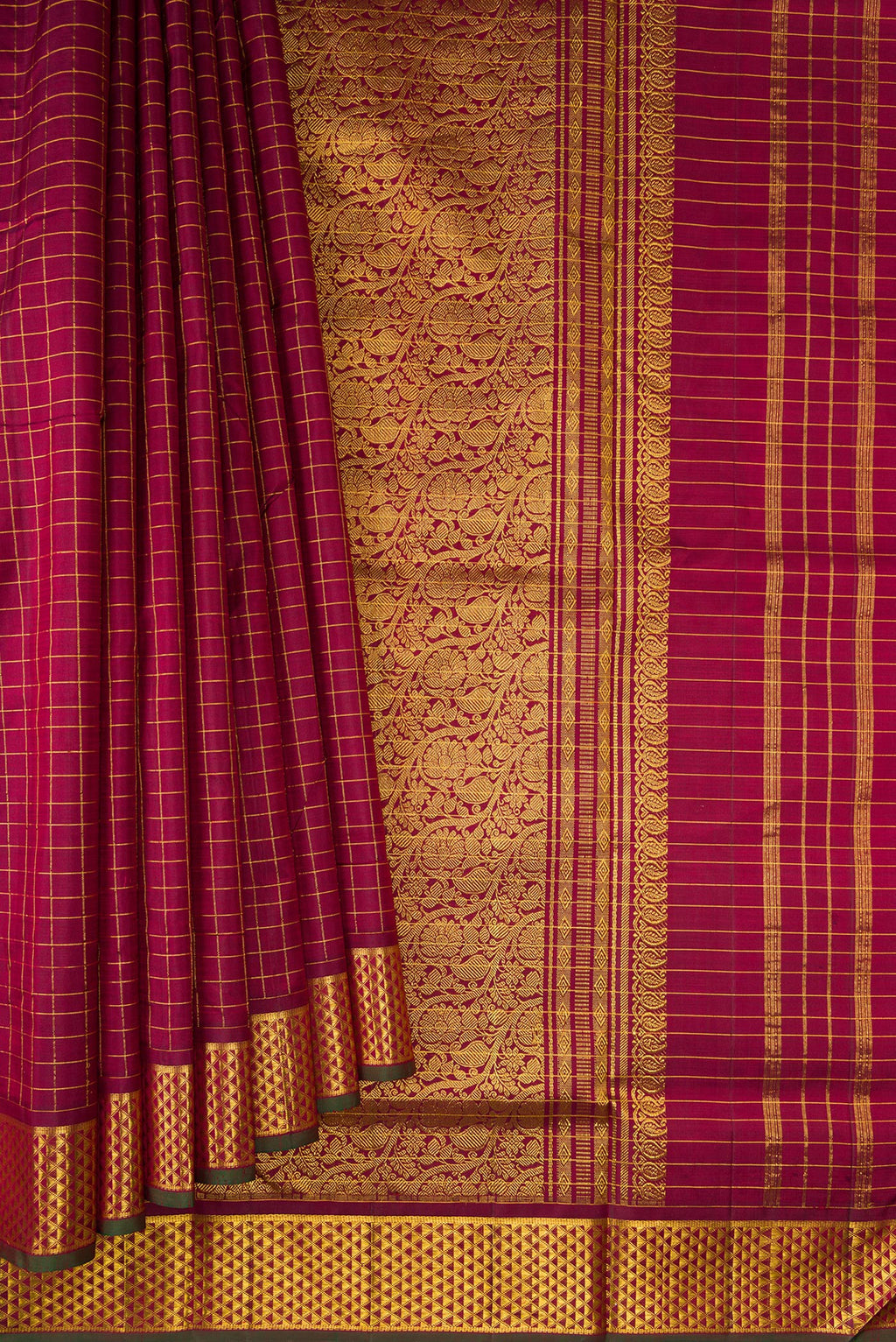 Pleats and pallu of Pure Silk Maroon Kanchipuram Nine Yards Saree with Checked design on the body and Zari Border. 