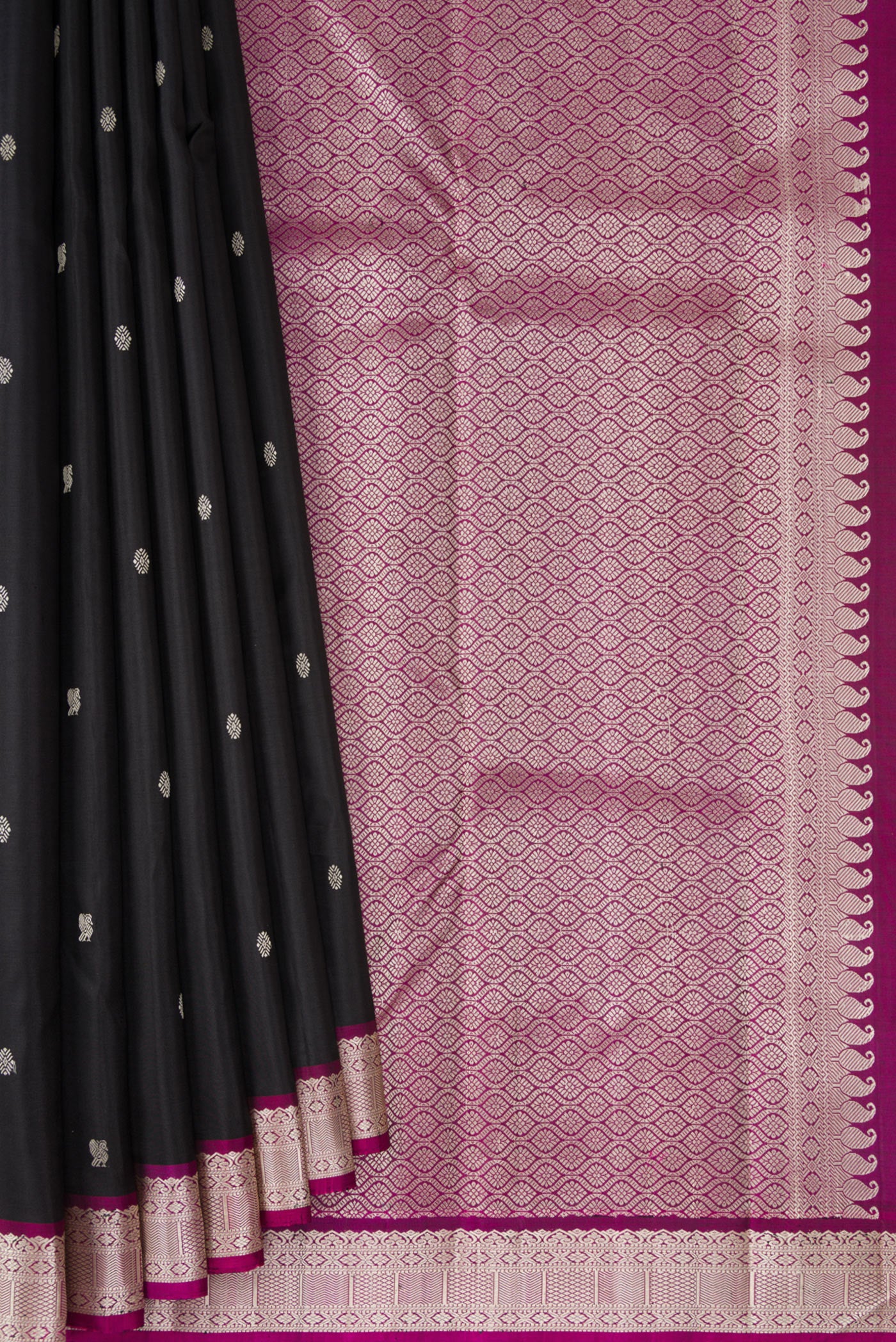Pleats and pallu of Black Kanchipuram Silk Saree with Thread Butta on the body and Thread Border. 