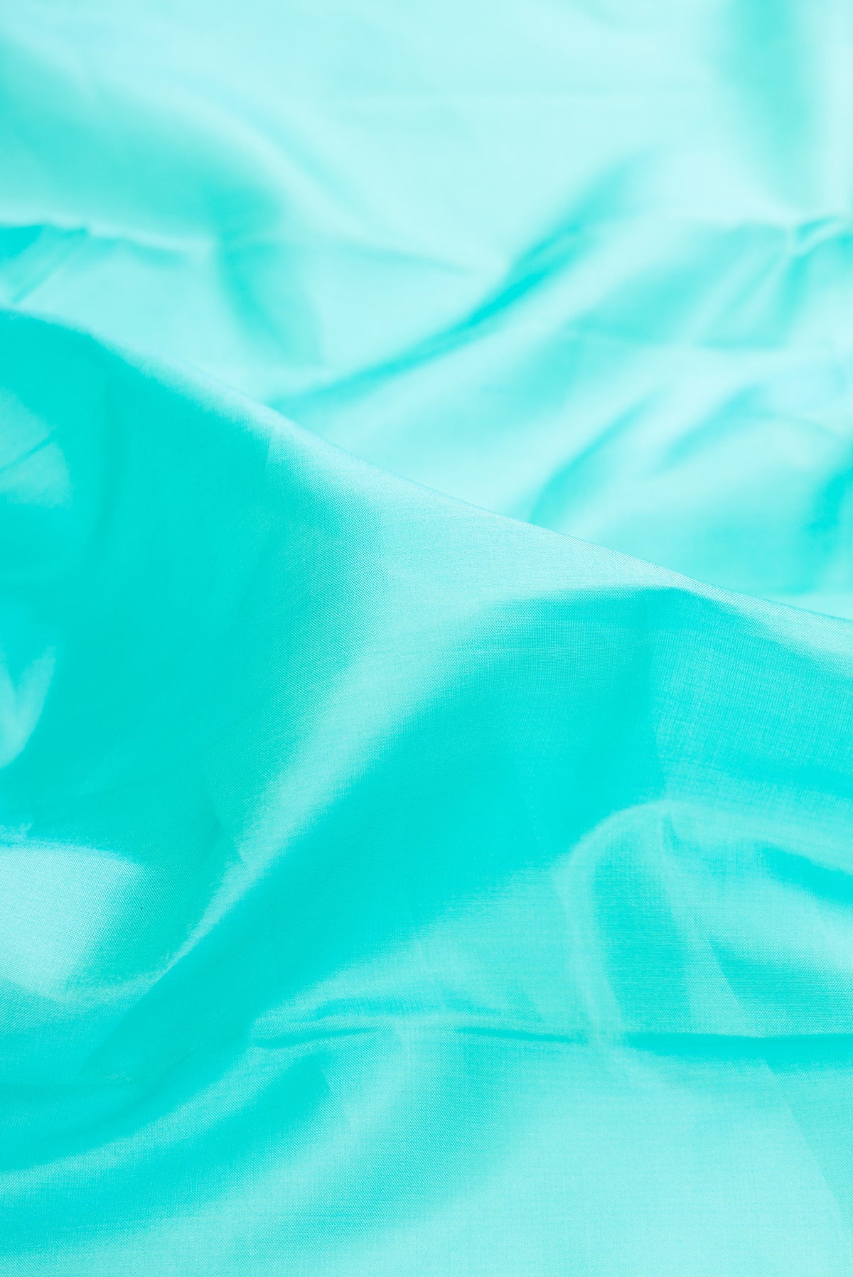 Close up of Pure Silk Turquoise Bangalore Nine Yards Saree with Plain Body and Temple Border.  displaying folds