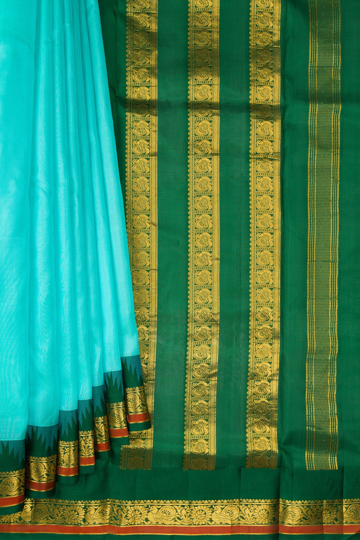 Pleats and pallu of Pure Silk Turquoise Bangalore Nine Yards Saree with Plain Body and Temple Border. 