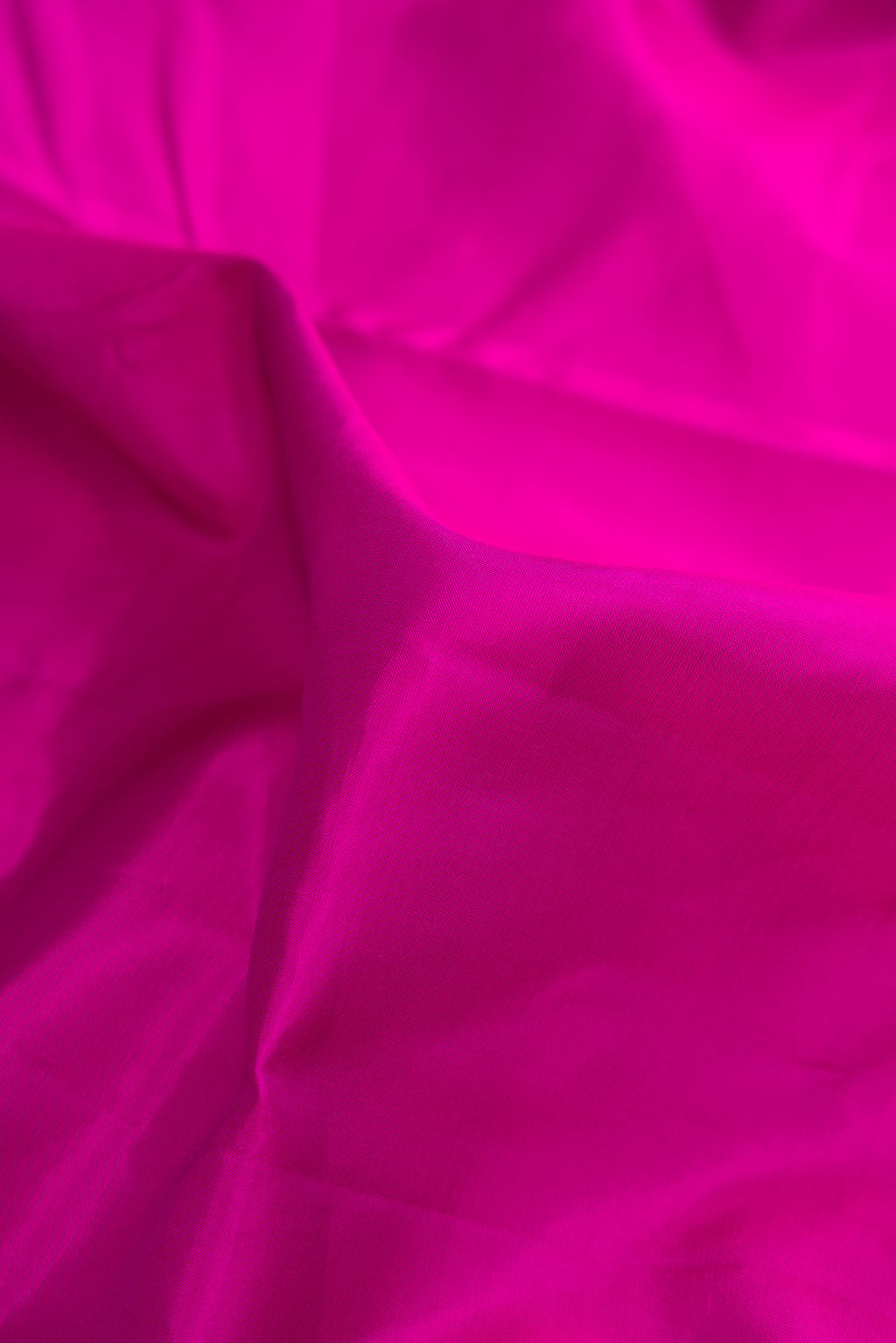 Close up of Pure Silk Magenta Kanjivaram Nine Yards Saree with Plain Body and Zari Border.  displaying folds