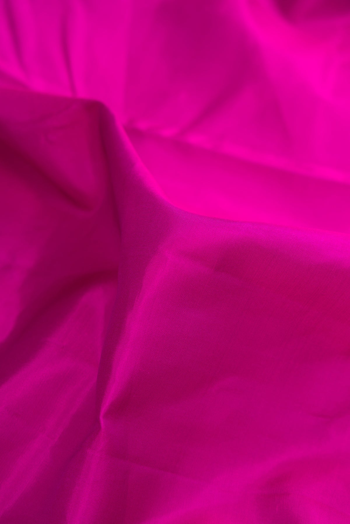 Close up of Pure Silk Magenta Kanjivaram Nine Yards Saree with Plain Body and Zari Border.  displaying folds