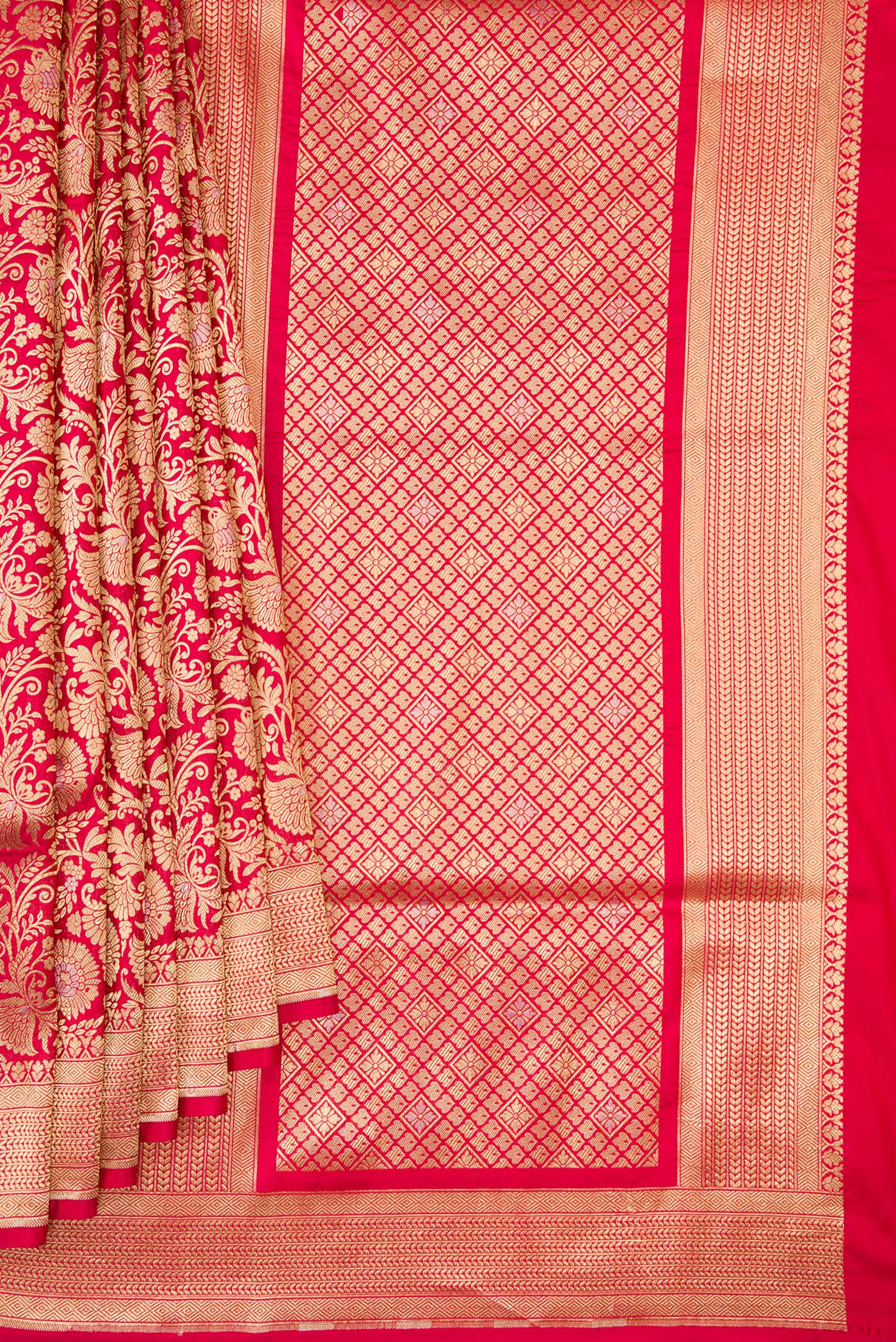 Pleats and pallu of Dark Pink Dual Tone Banarasi Silk Saree with Zari Brocade on the body and Zari Border. 